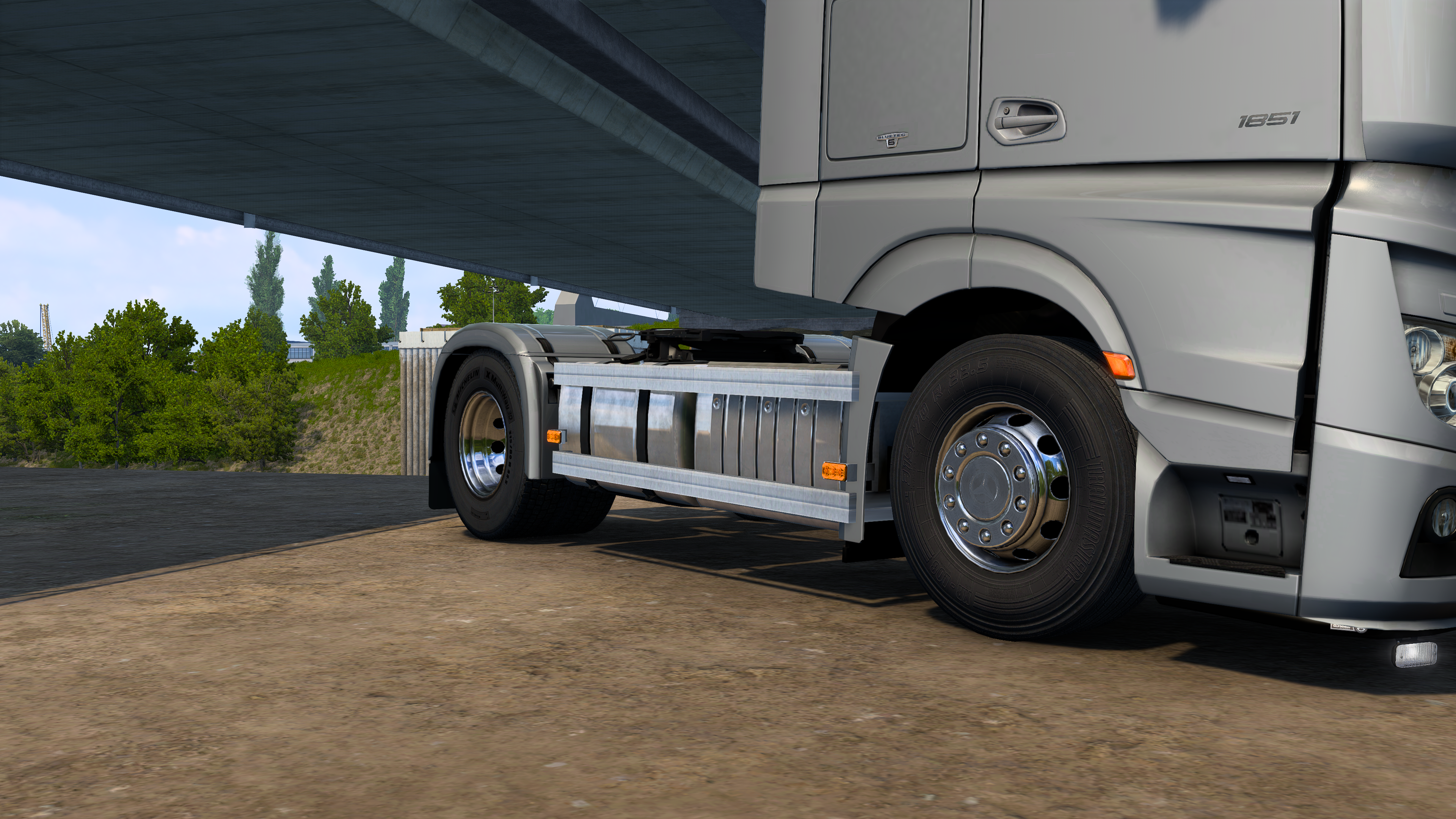 MP4 Sideskirt